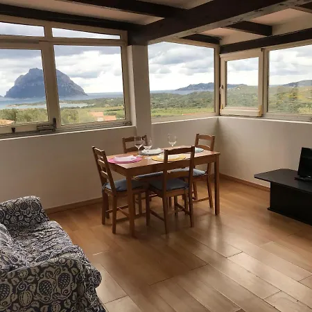 Holiday Homes *