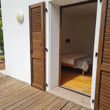 Holiday Homes *